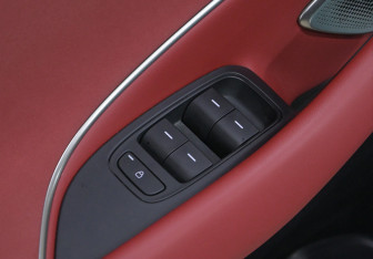 Подержанный автомобиль Xiaomi SU7 2024 года (17 фото)