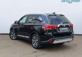 Подержанный автомобиль Mitsubishi Outlander 2019 года (7 фото)