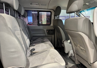 Подержанный автомобиль Hyundai H-1 2017 года (15 фото)