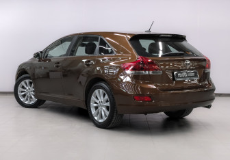 Подержанный автомобиль Toyota Venza 2014 года (7 фото)