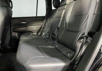 Подержанный автомобиль Toyota Land Cruiser Suv 2021 года (10 фото)