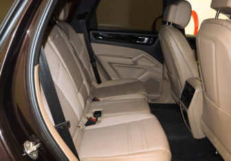 Подержанный автомобиль Porsche Cayenne 2021 года (29 фото)