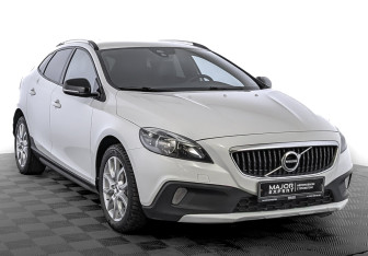 Подержанный автомобиль Volvo V40 Hatchback 2016 года (3 фото)