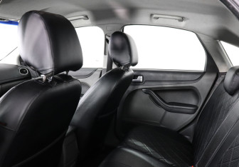 Подержанный автомобиль Ford Focus Hatchback 2007 года (8 фото)