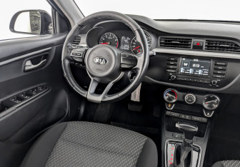 Подержанный автомобиль Kia Rio Hatchback 2020 года (25 фото)