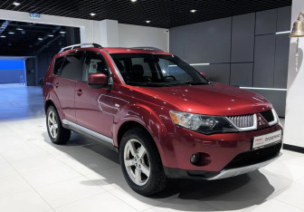 Подержанный автомобиль Mitsubishi Outlander 2008 года (3 фото)