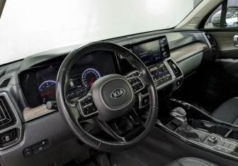 Подержанный автомобиль Kia Sorento 2021 года (13 фото)