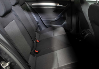 Подержанный автомобиль Volkswagen Golf Hatchback 2014 года (11 фото)