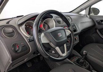 Подержанный автомобиль SEAT Ibiza Wagon 2011 года (15 фото)