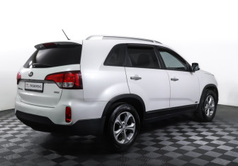 Подержанный автомобиль Kia Sorento 2014 года (5 фото)