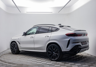 Подержанный автомобиль BMW X6 2021 года (7 фото)