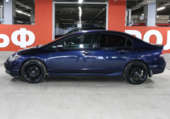 Подержанный автомобиль Honda Civic Sedan 2010 года (8 фото)