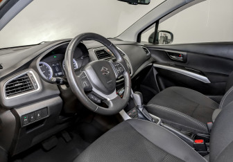 Подержанный автомобиль Suzuki SX4 Hatchback 2018 года (17 фото)