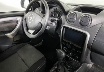 Подержанный автомобиль Renault Duster 2013 года (9 фото)