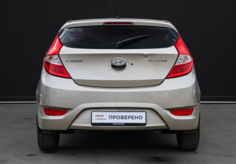 Подержанный автомобиль Hyundai Solaris Hatchback 2011 года (5 фото)