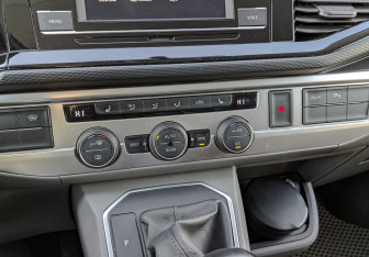 Подержанный автомобиль Volkswagen Caravelle 2020 года (28 фото)