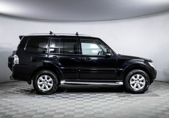 Подержанный автомобиль Mitsubishi Pajero 2011 года (4 фото)