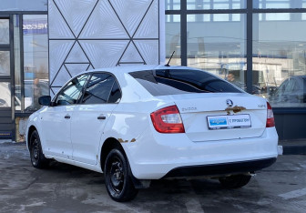 Подержанный автомобиль Skoda Rapid Liftback 2016 года (7 фото)