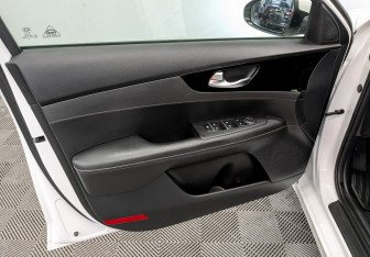 Подержанный автомобиль Kia Cerato Sedan 2021 года (19 фото)