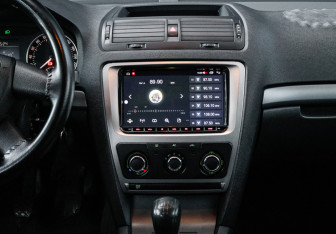 Подержанный автомобиль Skoda Octavia Liftback 2010 года (12 фото)