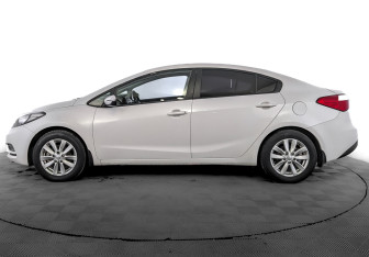 Подержанный автомобиль Kia Cerato Sedan 2015 года (8 фото)