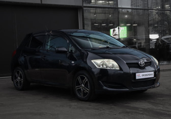 Подержанный автомобиль Toyota Auris Hatchback 2008 года (3 фото)