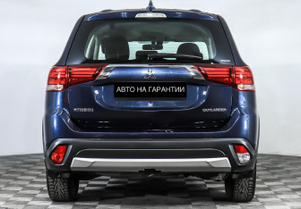 Подержанный автомобиль Mitsubishi Outlander 2017 года (4 фото)