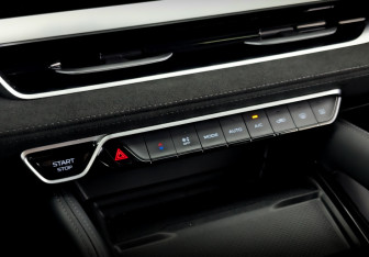 Подержанный автомобиль Geely Monjaro 2024 года (28 фото)