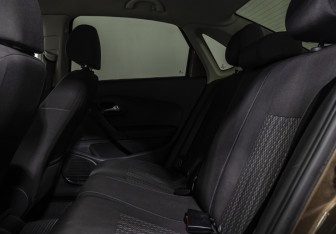 Подержанный автомобиль Volkswagen Polo Sedan 2015 года (13 фото)