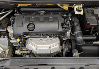 Подержанный автомобиль Peugeot 308 Hatchback 2011 года (9 фото)