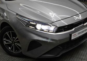 Подержанный автомобиль Kia K3 Sedan 2021 года (24 фото)