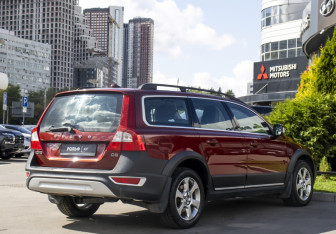 Подержанный автомобиль Volvo XC70 2010 года (5 фото)