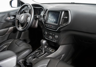 Подержанный автомобиль Jeep Cherokee 2018 года (9 фото)