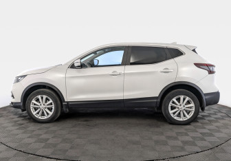 Подержанный автомобиль Nissan Qashqai 2021 года (8 фото)