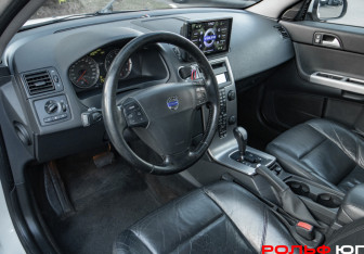 Подержанный автомобиль Volvo S40 2006 года (15 фото)