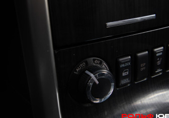 Подержанный автомобиль Nissan Pathfinder 2011 года (14 фото)