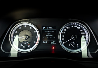 Подержанный автомобиль Hyundai Sonata 2023 года (13 фото)