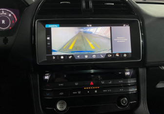 Подержанный автомобиль Jaguar F-Pace 2019 года (14 фото)