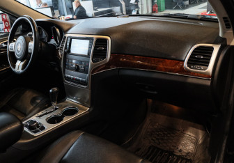 Подержанный автомобиль Jeep Grand Cherokee 2012 года (7 фото)