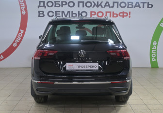 Подержанный автомобиль Volkswagen Tiguan 2022 года (5 фото)