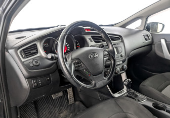 Подержанный автомобиль Kia Ceed Wagon 2014 года (16 фото)