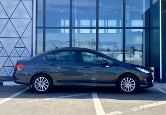 Подержанный автомобиль Peugeot 408 2012 года (4 фото)
