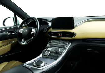 Подержанный автомобиль Hyundai Santa Fe 2021 года (9 фото)