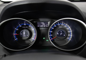 Подержанный автомобиль Hyundai ix35 2013 года (12 фото)