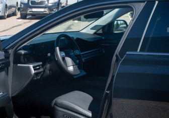 Подержанный автомобиль Hyundai Grandeur 2023 года (13 фото)