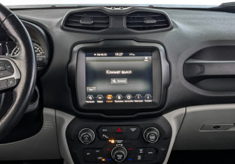 Подержанный автомобиль Jeep Renegade 2018 года (17 фото)