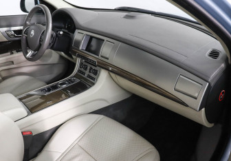 Подержанный автомобиль Jaguar XF Sedan 2012 года (10 фото)
