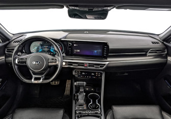 Подержанный автомобиль Kia K5 2021 года (14 фото)