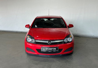 Подержанный автомобиль Opel Astra Hatchback 2009 года (2 фото)