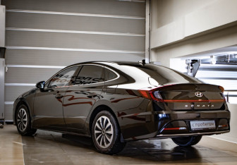 Подержанный автомобиль Hyundai Sonata 2021 года (6 фото)